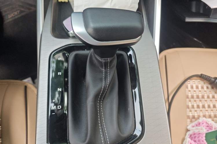 Used Geely Auto Emgrand 2023 4th Generation Champion Edition 1.5L CVT Luxury Model Gear Lever
