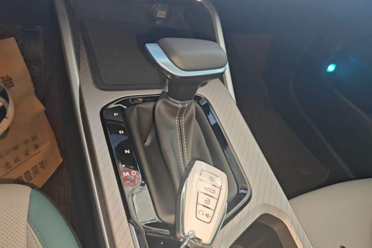 Used Geely Auto Emgrand 2023 4th Generation Champion Edition 1.5L CVT Flagship Model Gear Lever
