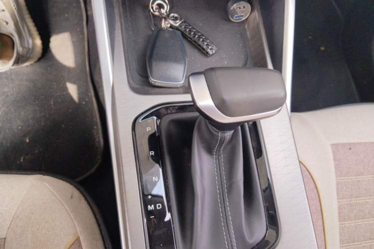 Used Geely Auto Emgrand 2023 4th Generation Champion Edition 1.5L CVT Luxury Model Gear Lever