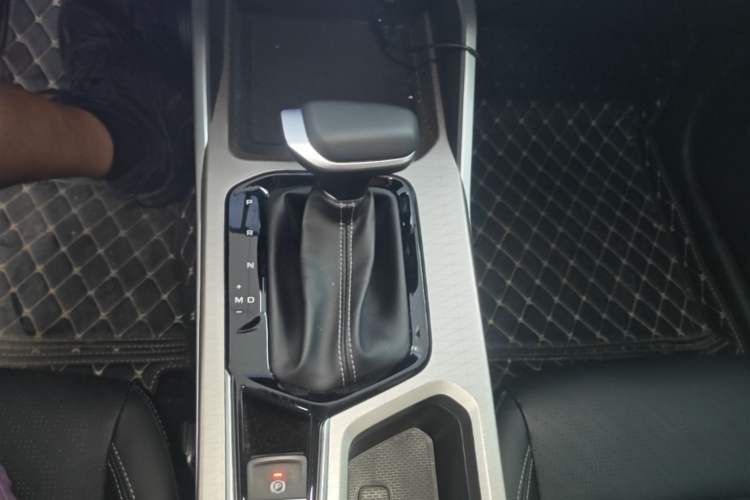 Used Geely Auto Emgrand 2023 4th Generation Champion Edition 1.5L CVT Luxury Model Gear Lever