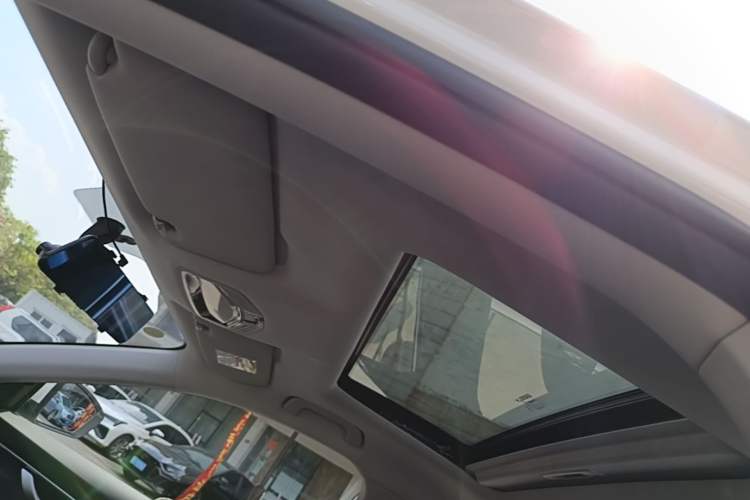 Used Geely Auto Emgrand 2023 4th Generation Champion Edition 1.5L CVT Prestige Model Headliner