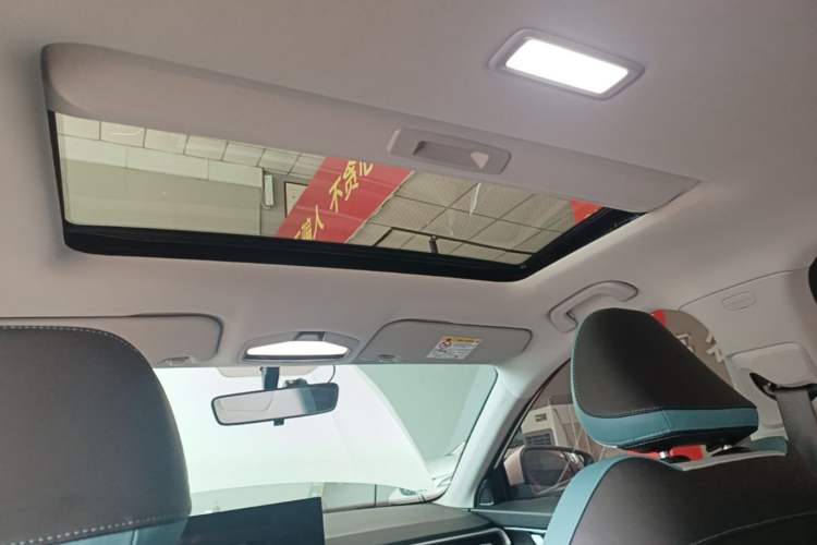 Used Geely Auto Emgrand 2023 4th Generation Champion Edition 1.5L CVT Flagship Model Headliner