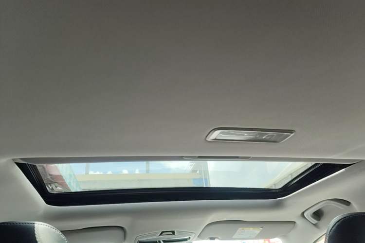 Used Geely Auto Emgrand 2023 4th Generation Champion Edition 1.5L CVT Prestige Model Headliner