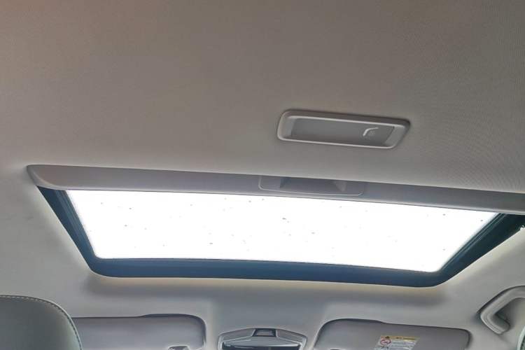 Used Geely Auto Emgrand 2023 4th Generation Champion Edition 1.5L CVT Prestige Model Headliner