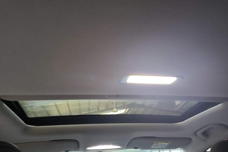 Used Geely Auto Emgrand 2023 4th Generation Champion Edition 1.5L CVT Prestige Model Headliner