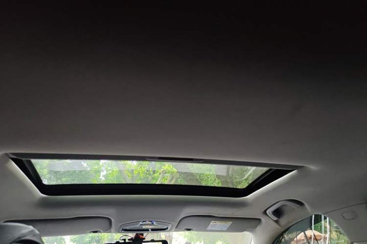 Used Geely Auto Emgrand 2023 4th Generation Champion Edition 1.5L Manual Luxury Model Headliner