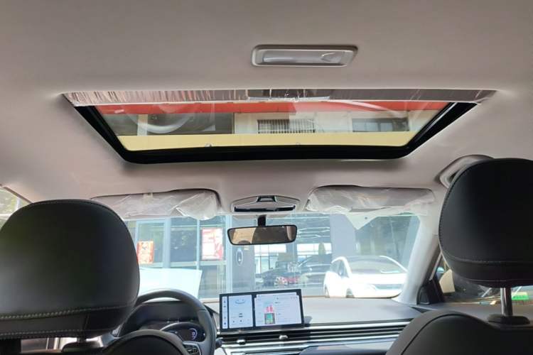 Used Geely Auto Emgrand 2023 4th Generation Champion Edition 1.5L CVT Prestige Model Headliner
