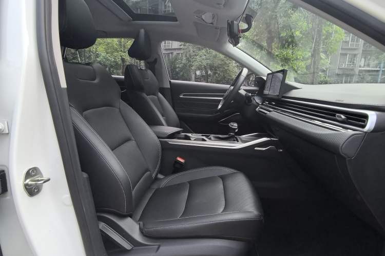 Used Geely Auto Emgrand 2023 4th Generation Champion Edition 1.5L CVT Prestige Model Interior 11