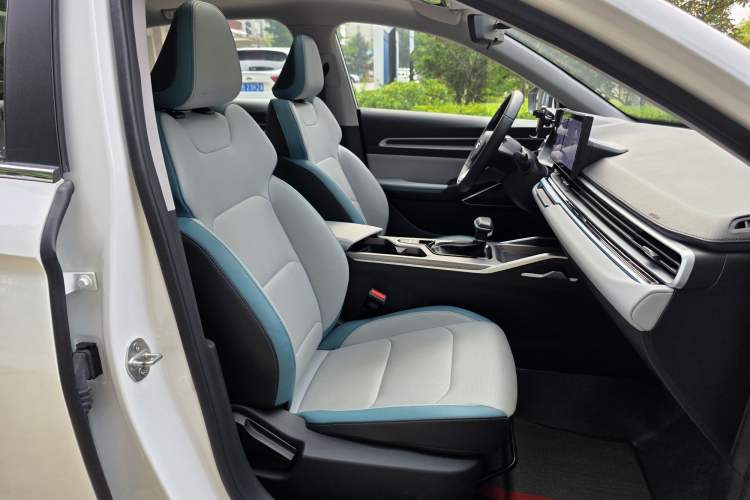 Used Geely Auto Emgrand 2023 4th Generation Champion Edition 1.5L CVT Flagship Model Interior 3