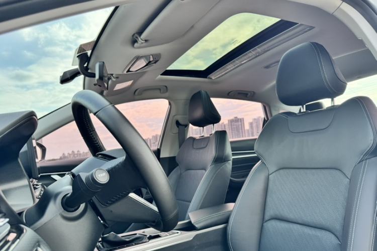 Used Geely Auto Emgrand 2023 4th Generation Champion Edition 1.5L CVT Prestige Model Interior 4