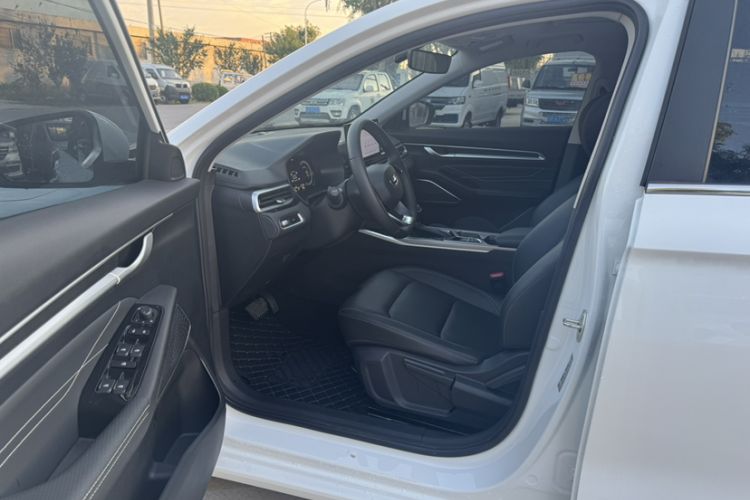 Used Geely Auto Emgrand 2023 4th Generation Champion Edition 1.5L CVT Prestige Model Interior 4