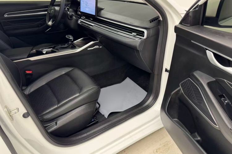 Used Geely Auto Emgrand 2023 4th Generation Champion Edition 1.5L CVT Prestige Model Interior 6