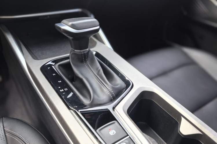 Used Geely Auto Emgrand 2023 4th Generation Champion Edition 1.5L CVT Prestige Model Interior 6