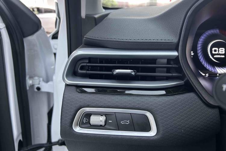 Used Geely Auto Emgrand 2023 4th Generation Champion Edition 1.5L CVT Luxury Model Interior 6