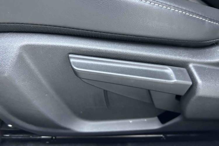 Used Geely Auto Emgrand 2023 4th Generation Champion Edition 1.5L CVT Luxury Model Interior 8