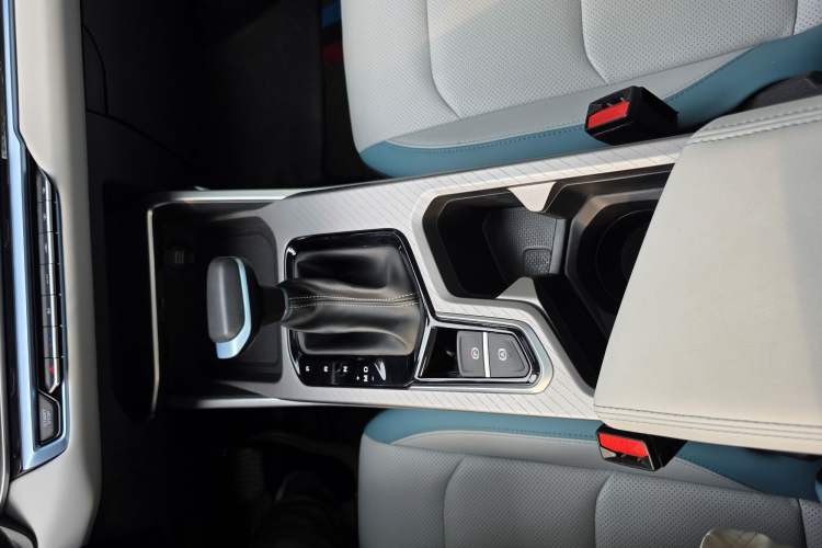 Used Geely Auto Emgrand 2023 4th Generation Champion Edition 1.5L CVT Flagship Model Interior 8