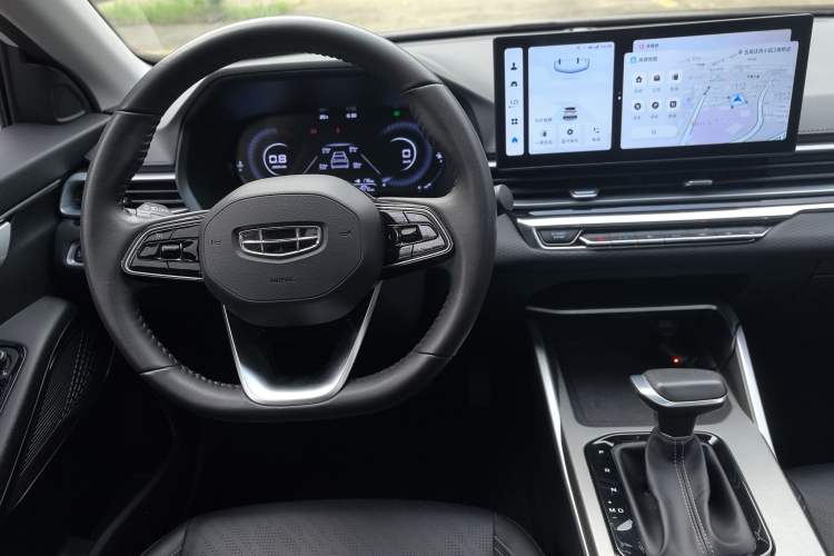 Used Geely Auto Emgrand 2023 4th Generation Champion Edition 1.5L CVT Prestige Model Interior 9