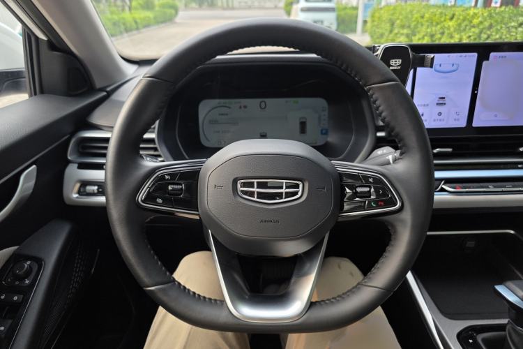 Used Geely Auto Emgrand 2023 4th Generation Champion Edition 1.5L CVT Flagship Model Interior 9