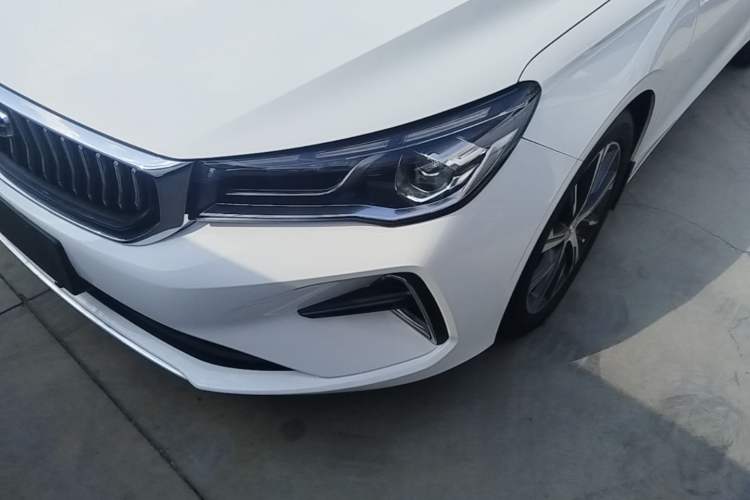 Used Geely Auto Emgrand 2023 4th Generation Champion Edition 1.5L CVT Prestige Model Left Front Headlight