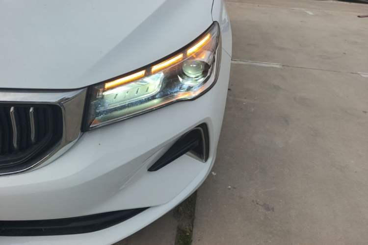 Used Geely Auto Emgrand 2023 4th Generation Champion Edition 1.5L CVT Luxury Model Left Front Headlight