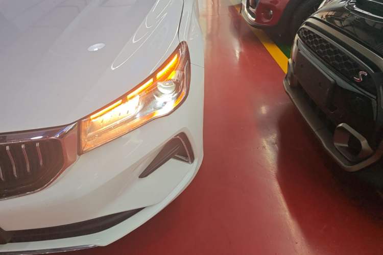 Used Geely Auto Emgrand 2023 4th Generation Champion Edition 1.5L CVT Luxury Model Left Front Headlight