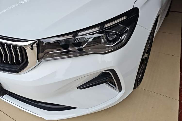 Used Geely Auto Emgrand 2023 4th Generation Champion Edition 1.5L CVT Prestige Model Left Front Headlight
