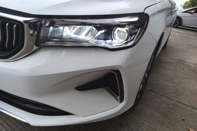 Used Geely Auto Emgrand 2023 4th Generation Champion Edition 1.5L CVT Prestige Model Left Front Headlight