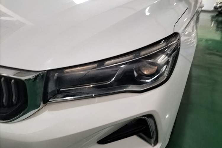 Used Geely Auto Emgrand 2023 4th Generation Champion Edition 1.5L Manual Luxury Model Left Front Headlight