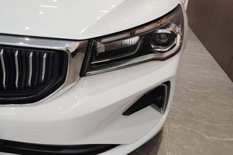 Used Geely Auto Emgrand 2023 4th Generation Champion Edition 1.5L CVT Prestige Model Left Front Headlight