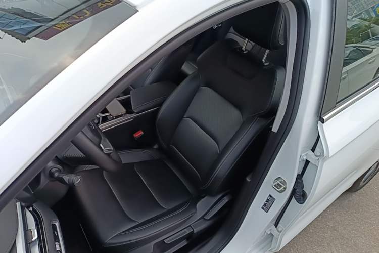 Used Geely Auto Emgrand 2023 4th Generation Champion Edition 1.5L CVT Prestige Model Left Front Seat
