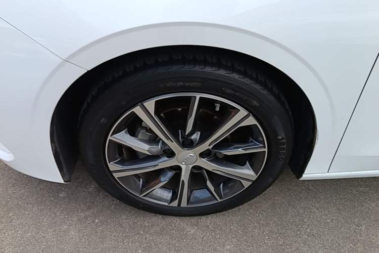 Used Geely Auto Emgrand 2023 4th Generation Champion Edition 1.5L CVT Prestige Model Left Front Wheel Hub