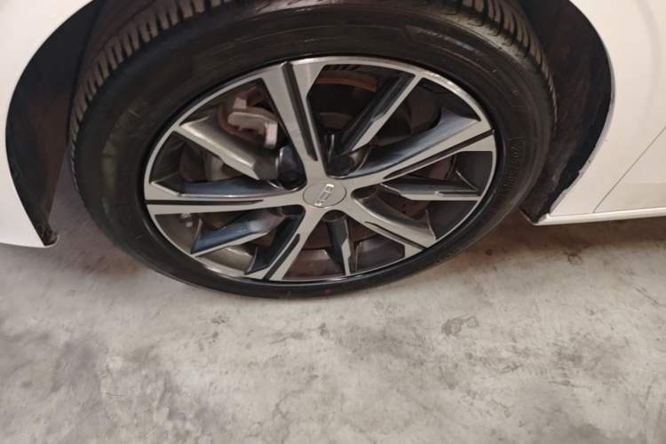 Used Geely Auto Emgrand 2023 4th Generation Champion Edition 1.5L CVT Prestige Model Left Front Wheel Hub