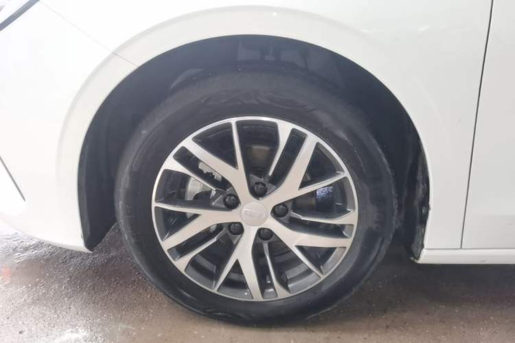 Used Geely Auto Emgrand 2023 4th Generation Champion Edition 1.5L Manual Luxury Model Left Front Wheel Hub