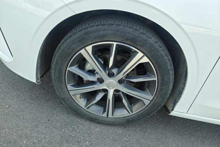 Used Geely Auto Emgrand 2023 4th Generation Champion Edition 1.5L CVT Prestige Model Left Front Wheel Hub