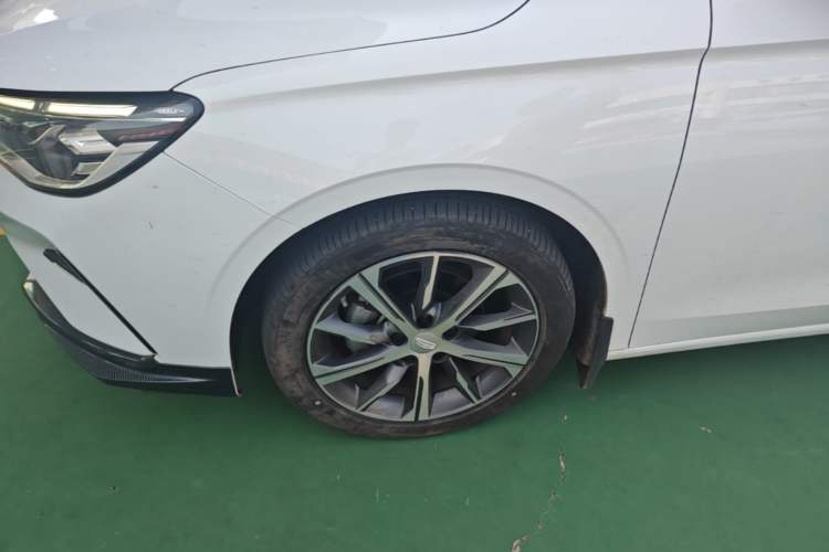 Used Geely Auto Emgrand 2023 4th Generation Champion Edition 1.5L CVT Prestige Model Left Front Wheel Hub