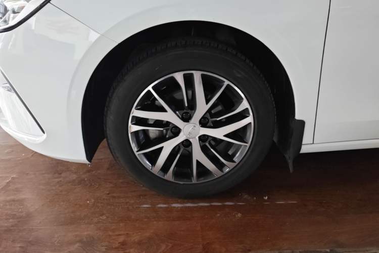 Used Geely Auto Emgrand 2023 4th Generation Champion Edition 1.5L Manual Luxury Model Left Front Wheel Hub