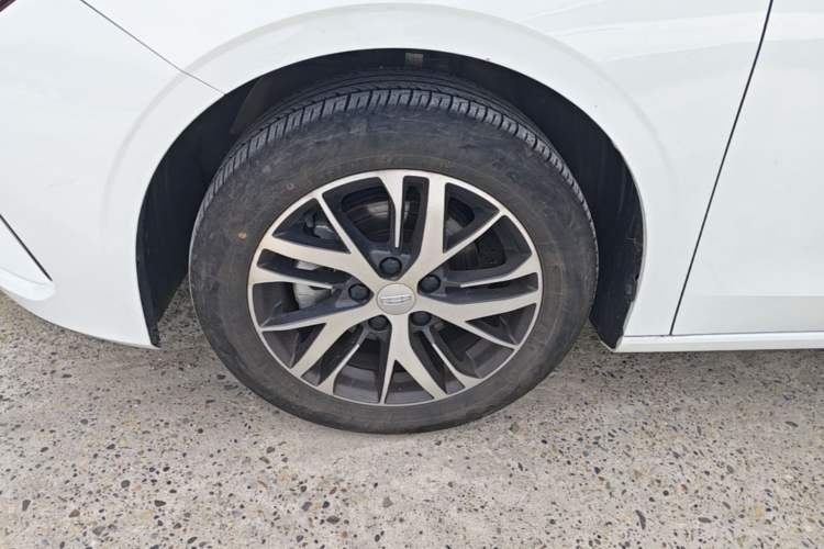 Used Geely Auto Emgrand 2023 4th Generation Champion Edition 1.5L Manual Luxury Model Left Front Wheel Hub