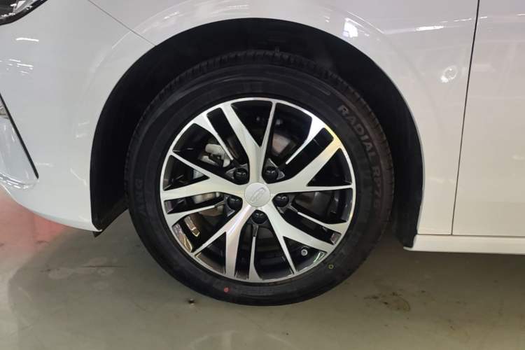 Used Geely Auto Emgrand 2023 4th Generation Champion Edition 1.5L CVT Luxury Model Left Front Wheel Hub