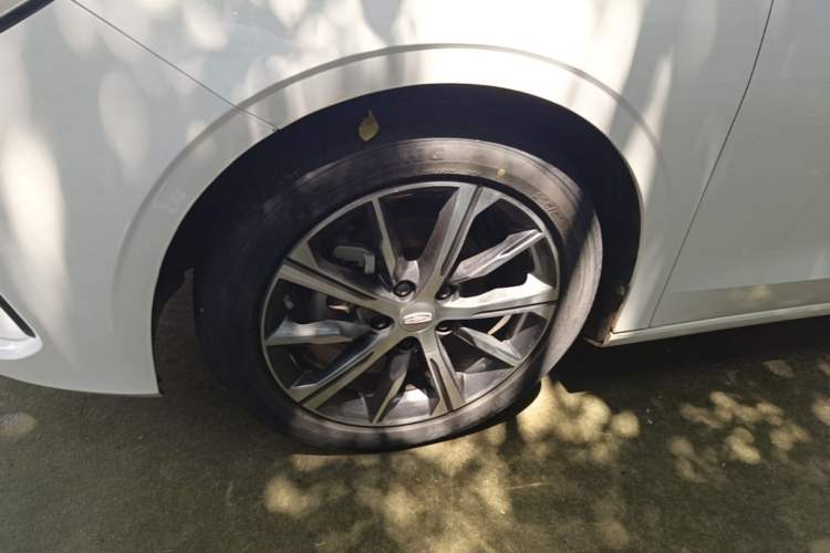 Used Geely Auto Emgrand 2023 4th Generation Champion Edition 1.5L CVT Prestige Model Left Front Wheel Hub