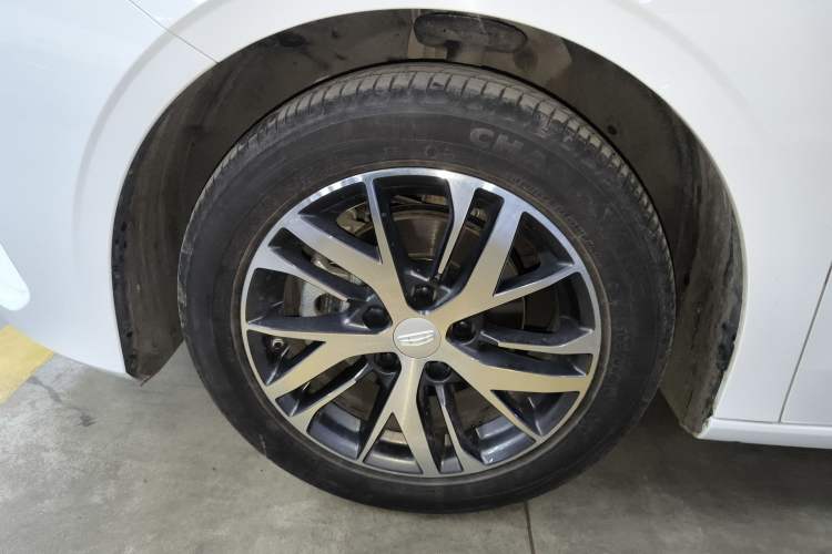 Used Geely Auto Emgrand 2023 4th Generation Champion Edition 1.5L CVT Luxury Model Left Front Wheel Hub
