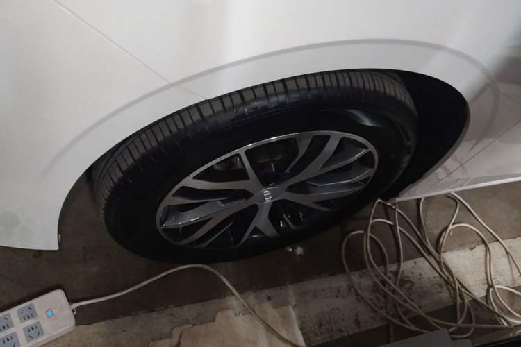 Used Geely Auto Emgrand 2023 4th Generation Champion Edition 1.5L CVT Luxury Model Left Front Wheel Hub