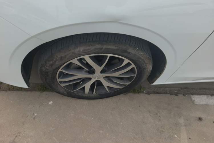 Used Geely Auto Emgrand 2023 4th Generation Champion Edition 1.5L CVT Luxury Model Left Front Wheel Hub