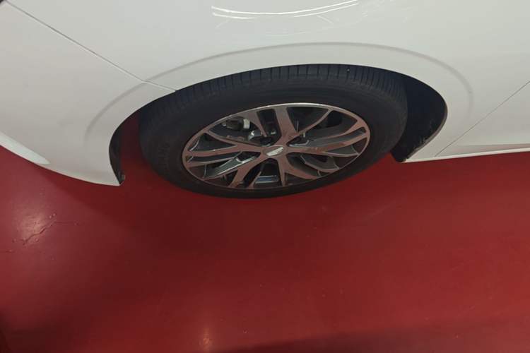 Used Geely Auto Emgrand 2023 4th Generation Champion Edition 1.5L CVT Luxury Model Left Front Wheel Hub