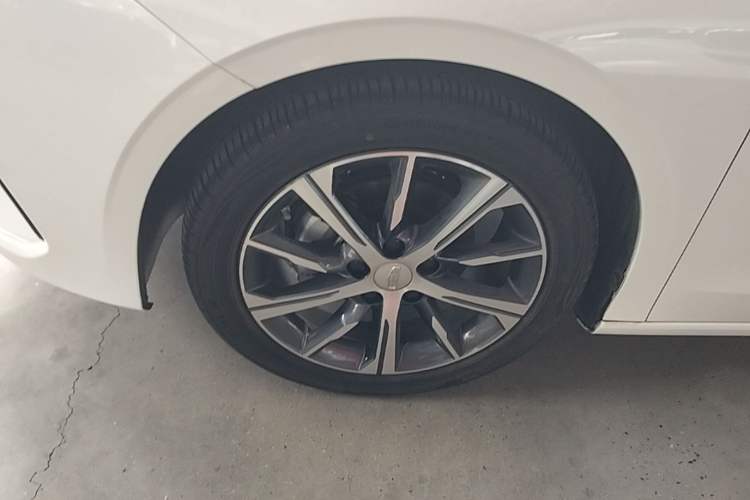Used Geely Auto Emgrand 2023 4th Generation Champion Edition 1.5L CVT Prestige Model Left Front Wheel Hub