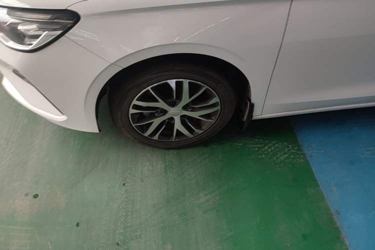 Used Geely Auto Emgrand 2023 4th Generation Champion Edition 1.5L Manual Luxury Model Left Front Wheel Hub