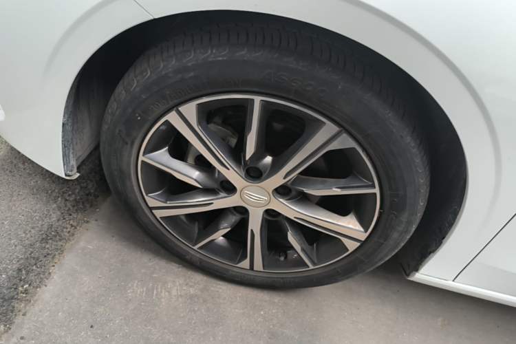 Used Geely Auto Emgrand 2023 4th Generation Champion Edition 1.5L CVT Prestige Model Left Front Wheel Hub