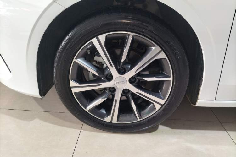Used Geely Auto Emgrand 2023 4th Generation Champion Edition 1.5L CVT Prestige Model Left Front Wheel Hub