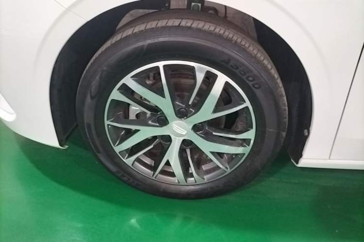 Used Geely Auto Emgrand 2023 4th Generation Champion Edition 1.5L Manual Luxury Model Left Front Wheel Hub