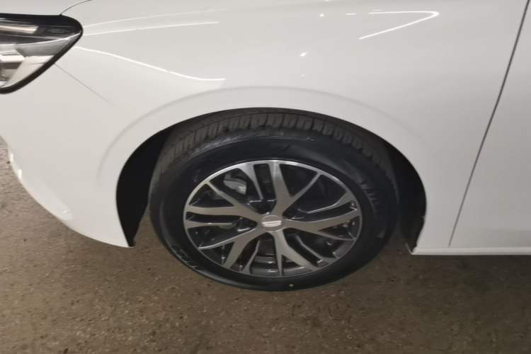 Used Geely Auto Emgrand 2023 4th Generation Champion Edition 1.5L CVT Luxury Model Left Front Wheel Hub