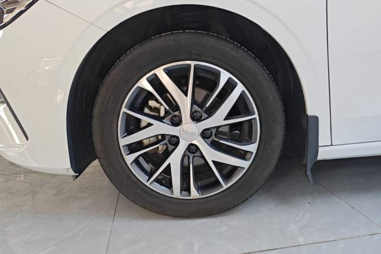 Used Geely Auto Emgrand 2023 4th Generation Champion Edition 1.5L Manual Luxury Model Left Front Wheel Hub